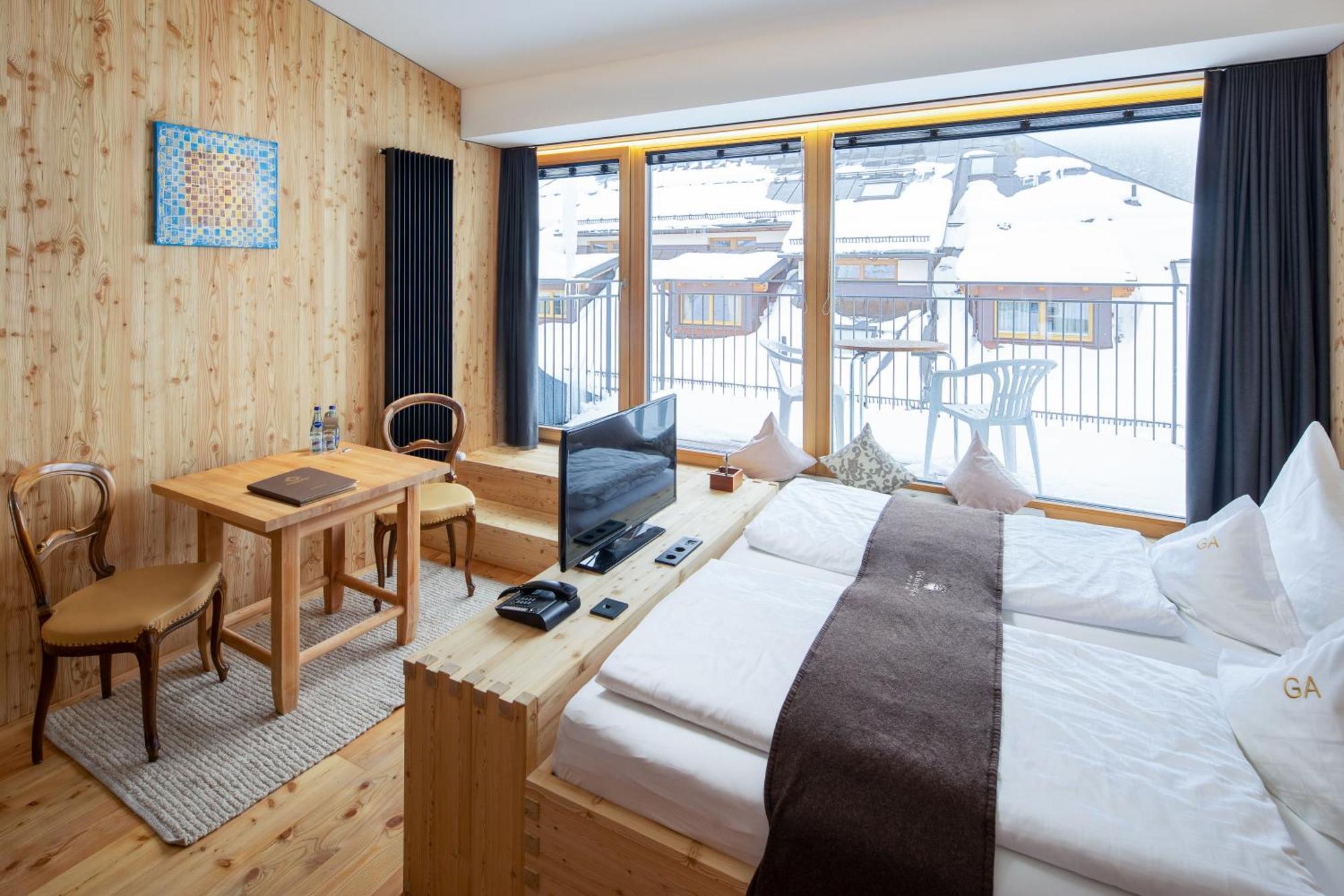 Hotel Goldener Adler - Im Sommer Silvretta Card Premium Inkludiert Ишгль Экстерьер фото