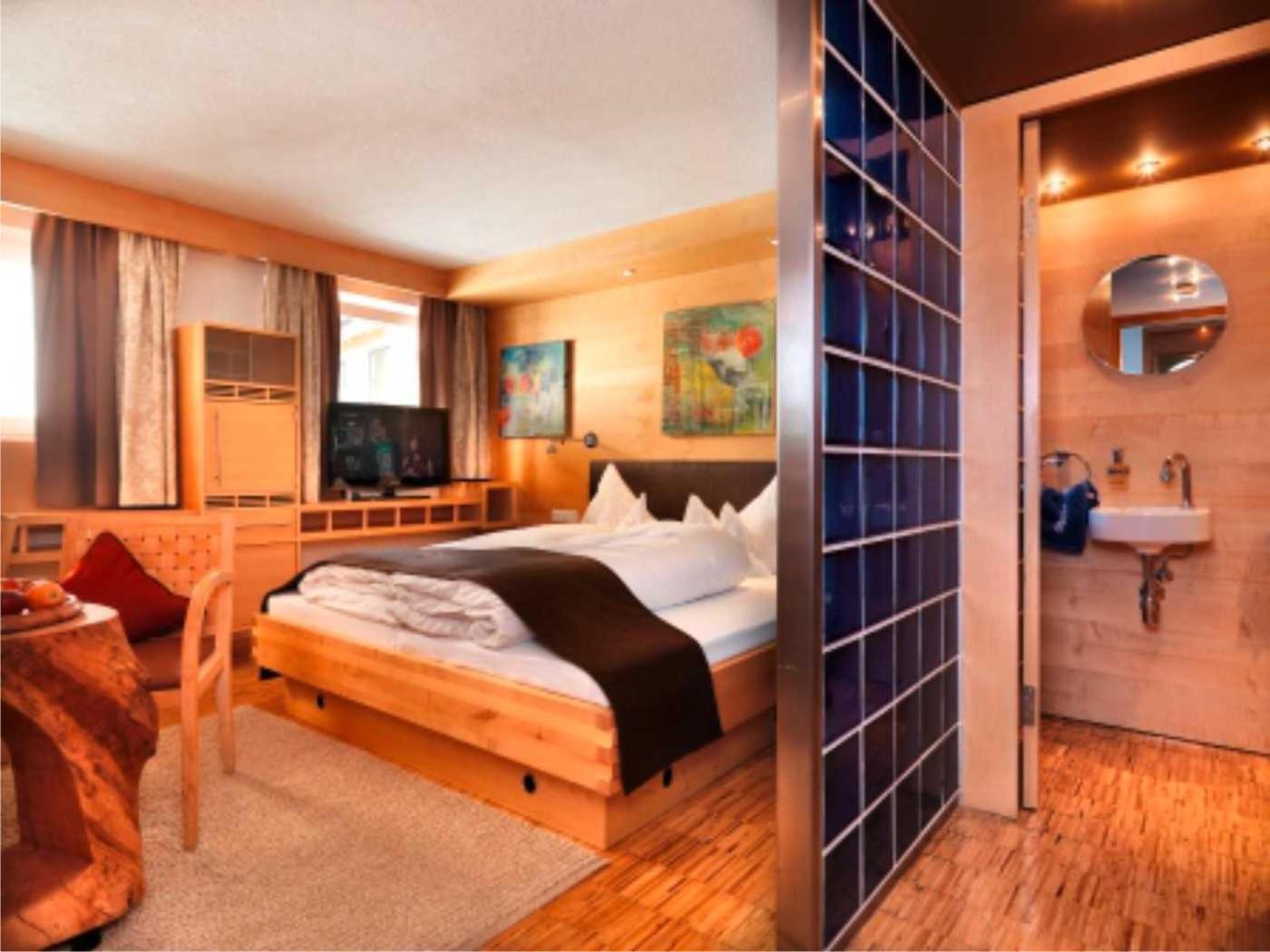 Hotel Goldener Adler - Im Sommer Silvretta Card Premium Inkludiert Ишгль Экстерьер фото