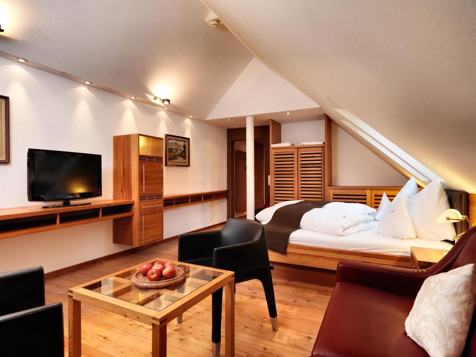 Hotel Goldener Adler - Im Sommer Silvretta Card Premium Inkludiert Ишгль Экстерьер фото