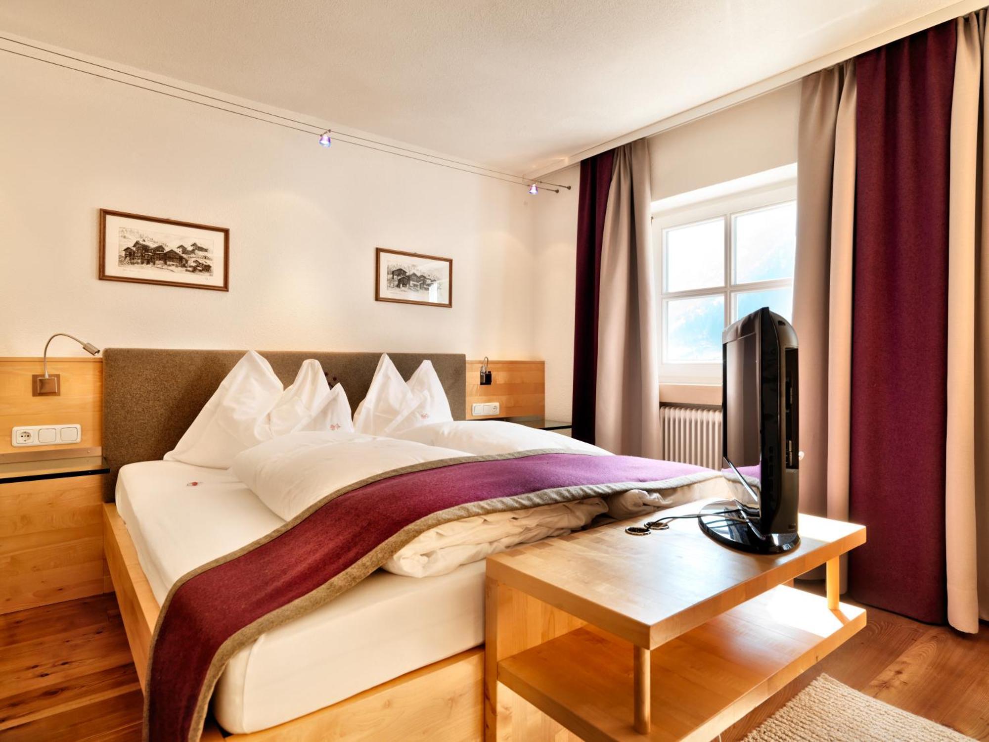 Hotel Goldener Adler - Im Sommer Silvretta Card Premium Inkludiert Ишгль Экстерьер фото