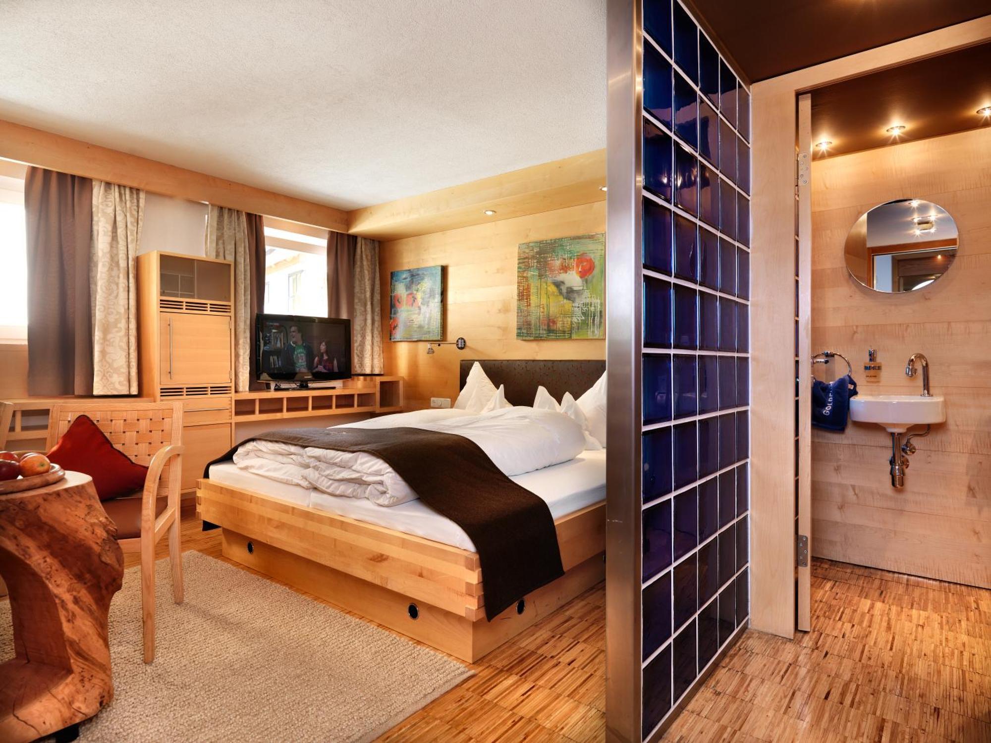 Hotel Goldener Adler - Im Sommer Silvretta Card Premium Inkludiert Ишгль Экстерьер фото