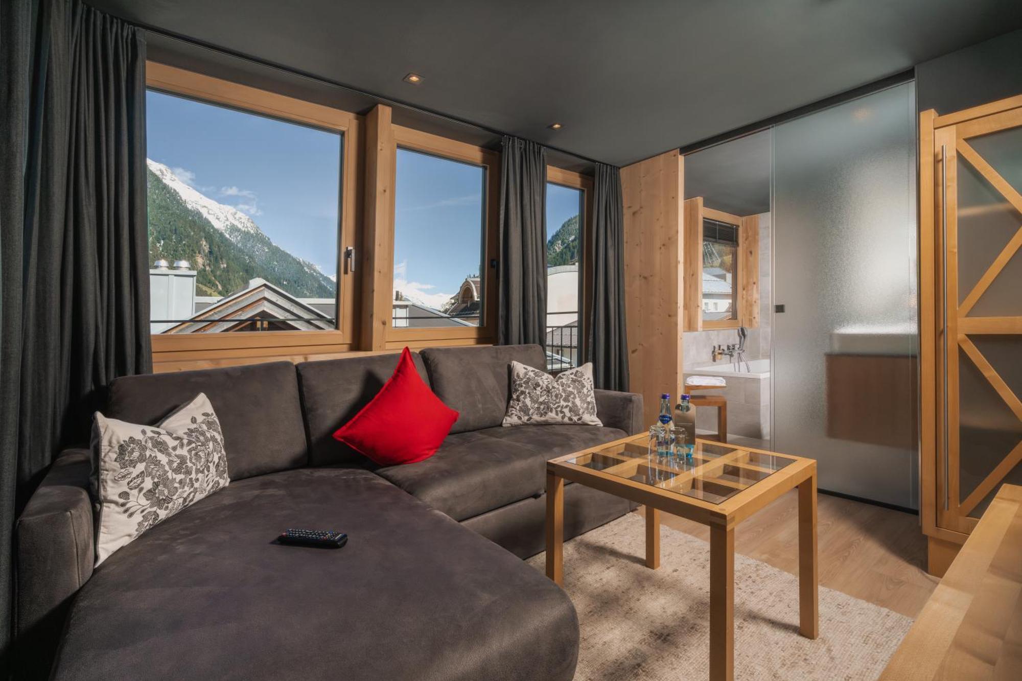 Hotel Goldener Adler - Im Sommer Silvretta Card Premium Inkludiert Ишгль Экстерьер фото